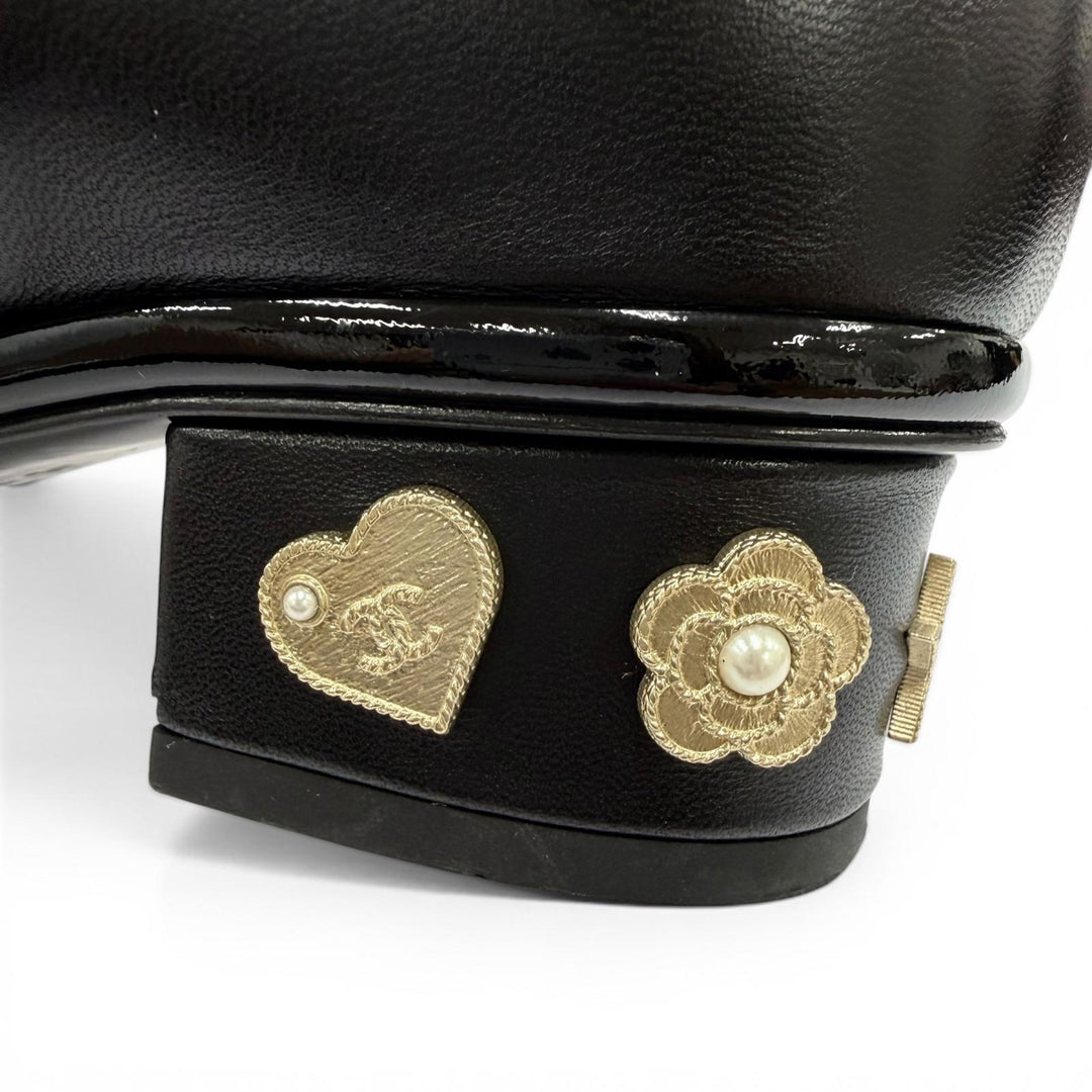 Great CHANEL short boots COCO Mark, faux pearl, gold hardware 37 G33264