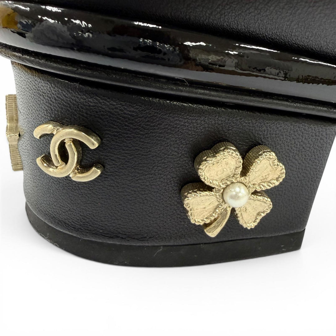 Great CHANEL short boots COCO Mark, faux pearl, gold hardware 37 G33264