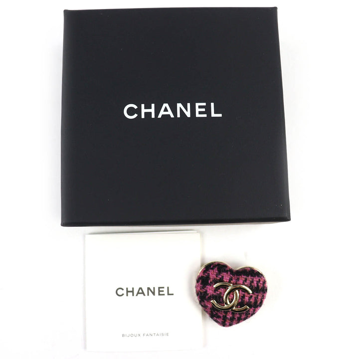 Excellent CHANEL Brooch COCO Mark Heart-shaped Tweed pink Women B22K AB9496