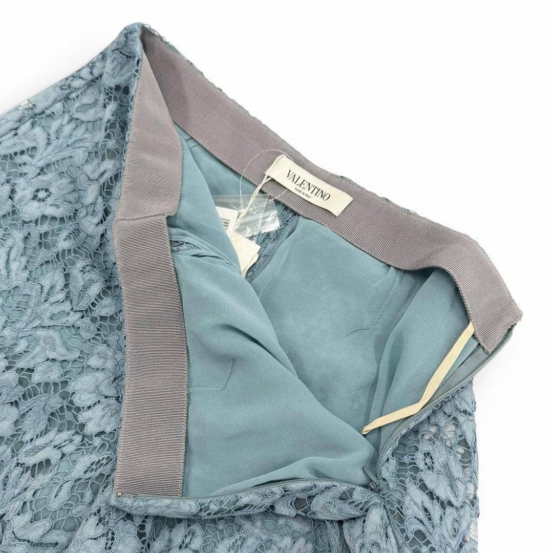 Pristine VALENTINO Shorts Rockstud all-over lace design Lightblue 38 NB2RF0L61EC