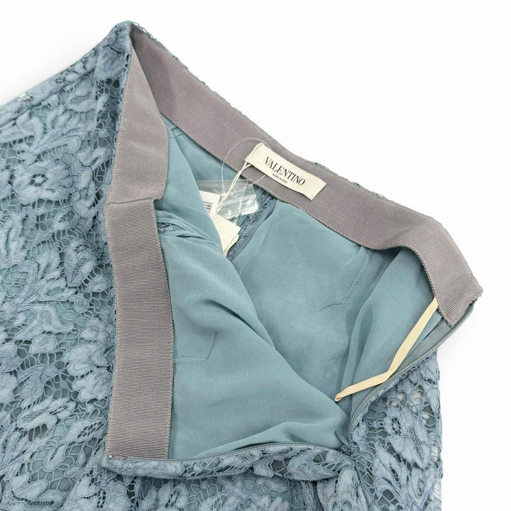 Pristine VALENTINO Shorts Rockstud all-over lace design Lightblue 38 NB2RF0L61EC