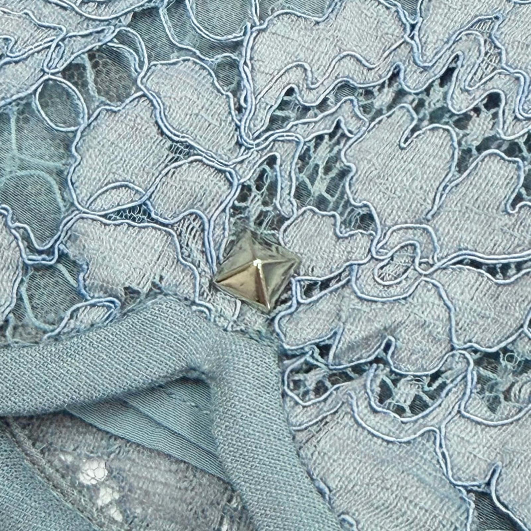 Pristine VALENTINO Shorts Rockstud all-over lace design Lightblue 38 NB2RF0L61EC