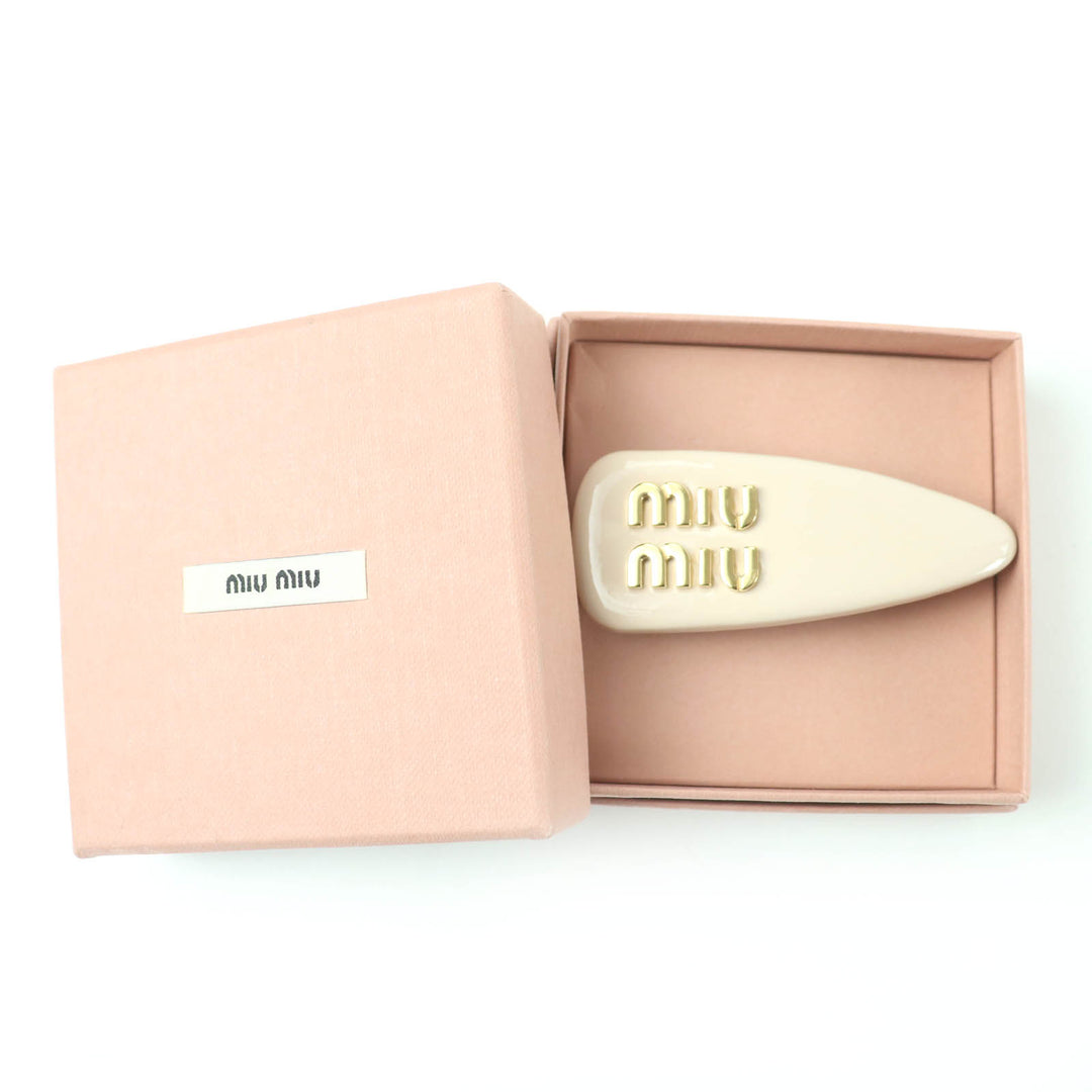 Excellent MIUMIU Valletta patent leather hair clip logo beige Women 5IF092