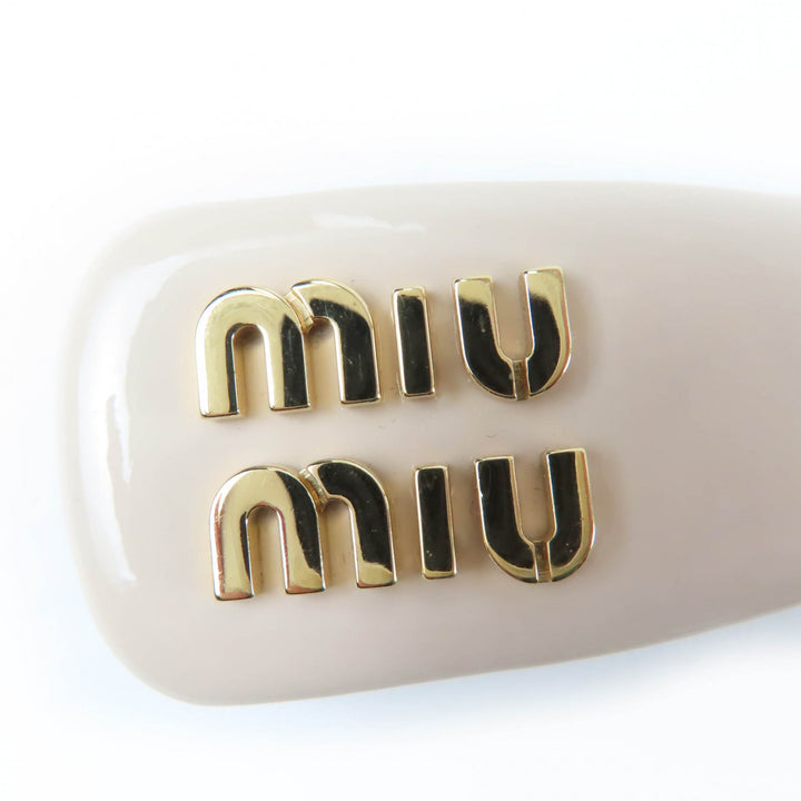 Excellent MIUMIU Valletta patent leather hair clip logo beige Women 5IF092