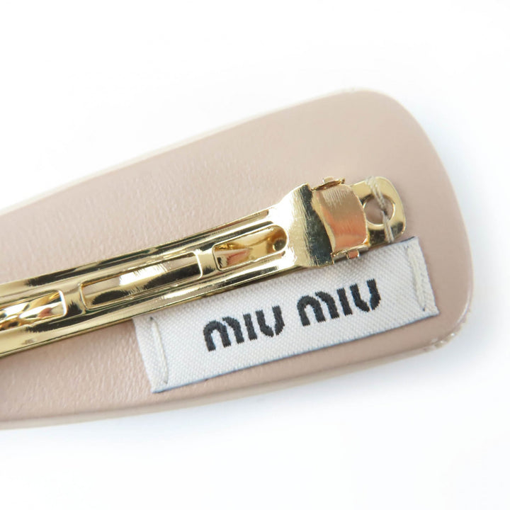 Excellent MIUMIU Valletta patent leather hair clip logo beige Women 5IF092
