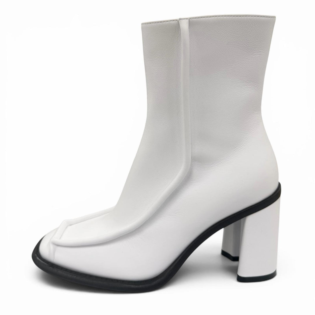 Excellent LOUIS VUITTON Ankle boots Berlin Line white leather Women 37