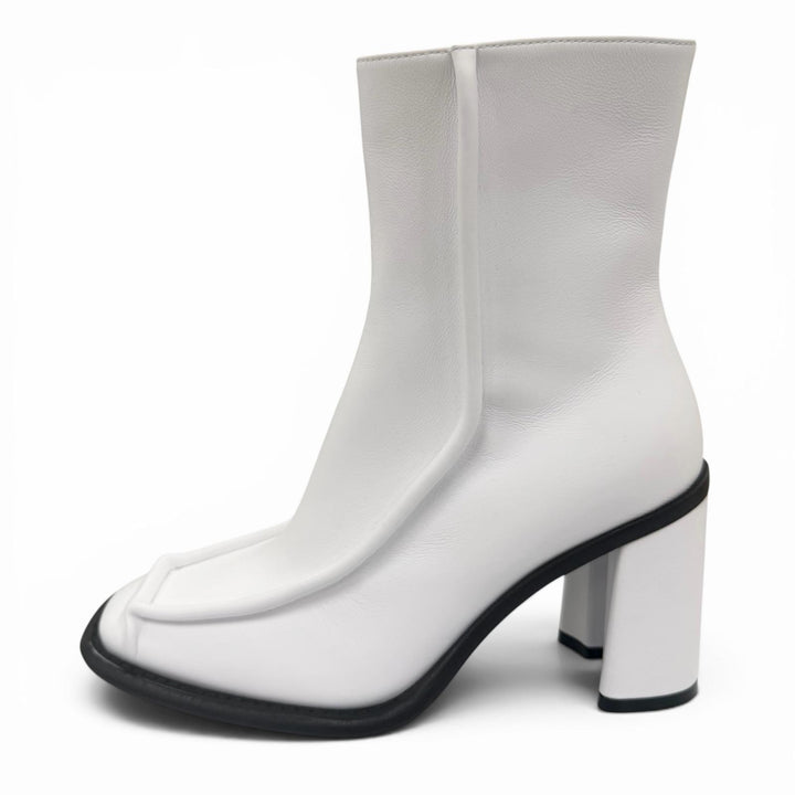 Excellent LOUIS VUITTON Ankle boots Berlin Line white leather Women 37