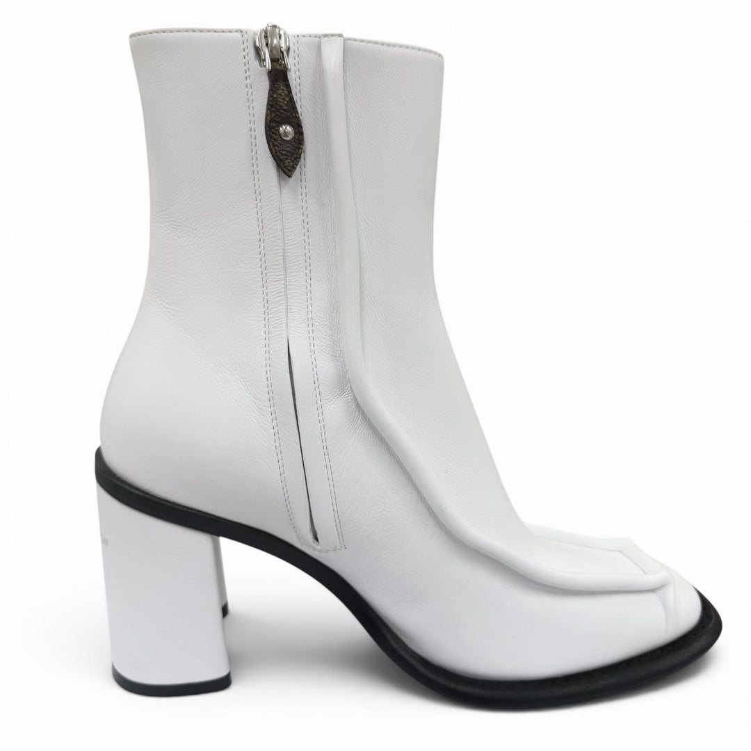 Excellent LOUIS VUITTON Ankle boots Berlin Line white leather Women 37