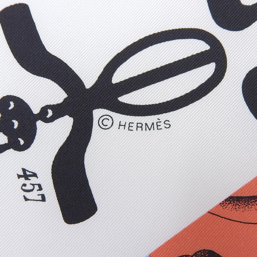 Excellent HERMES scarf Carré 70 Les Petit Papier'd Multi silk Women