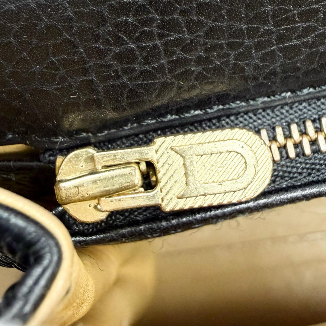 Very Good DELVAUX Handbag BRILLANT With Metal logo black leather Women