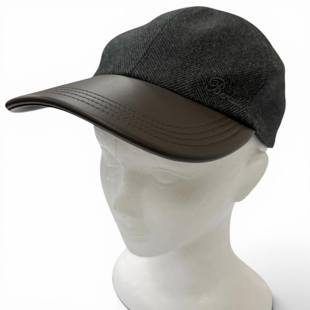 Great BERLUTI cap Logo embroidery, reverse calligraphy pattern, leather visor