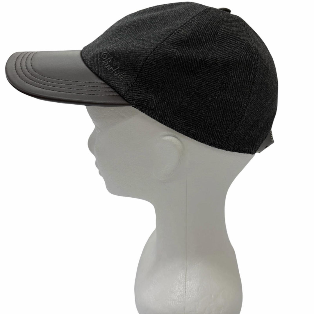Great BERLUTI cap Logo embroidery, reverse calligraphy pattern, leather visor