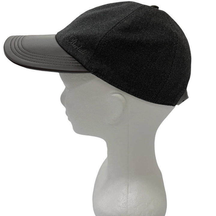 Great BERLUTI cap Logo embroidery, reverse calligraphy pattern, leather visor