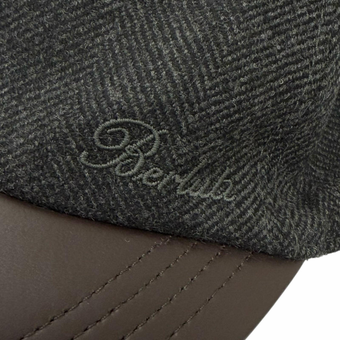 Great BERLUTI cap Logo embroidery, reverse calligraphy pattern, leather visor
