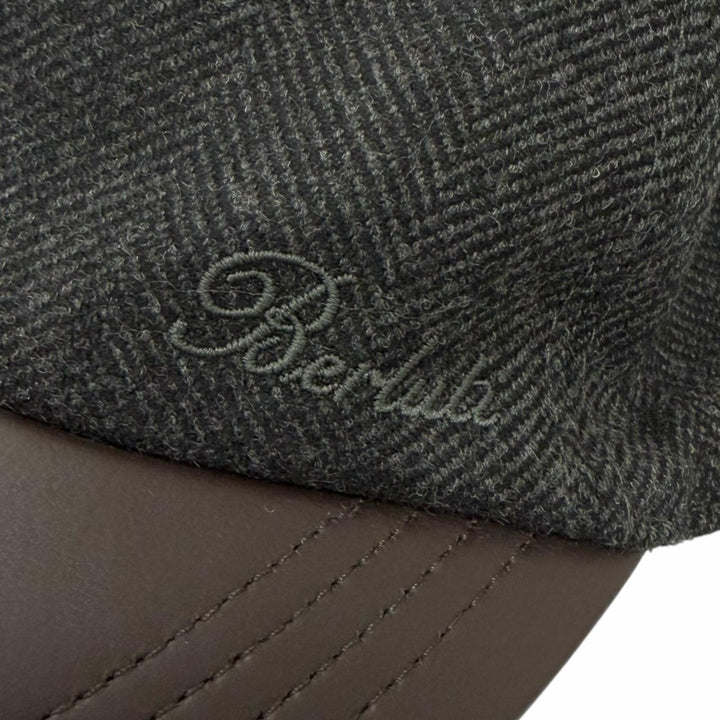 Great BERLUTI cap Logo embroidery, reverse calligraphy pattern, leather visor