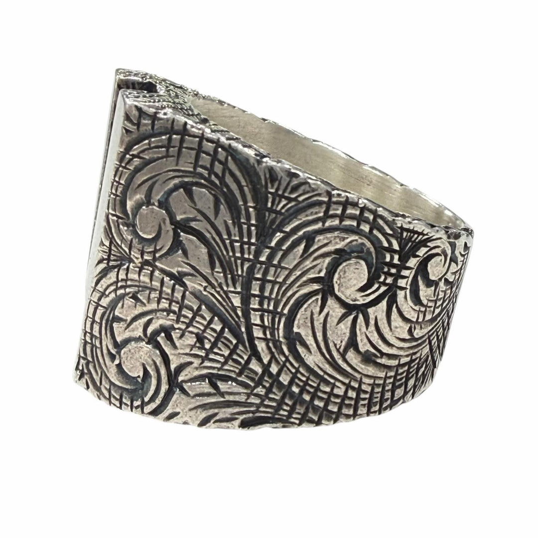 Great GUCCI Ring Arabesque Alphabet V Lettering Silver AG925 mens L
