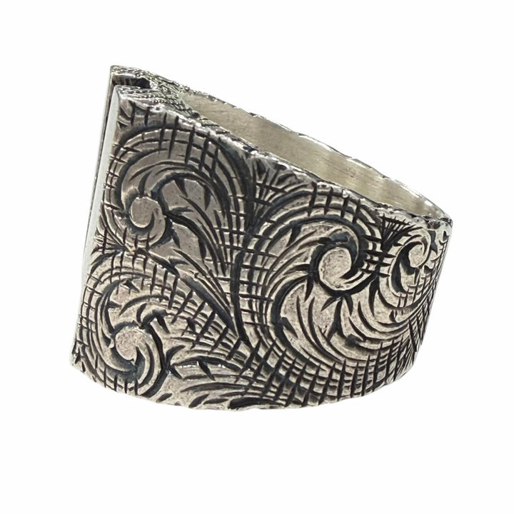 Great GUCCI Ring Arabesque Alphabet V Lettering Silver AG925 mens L
