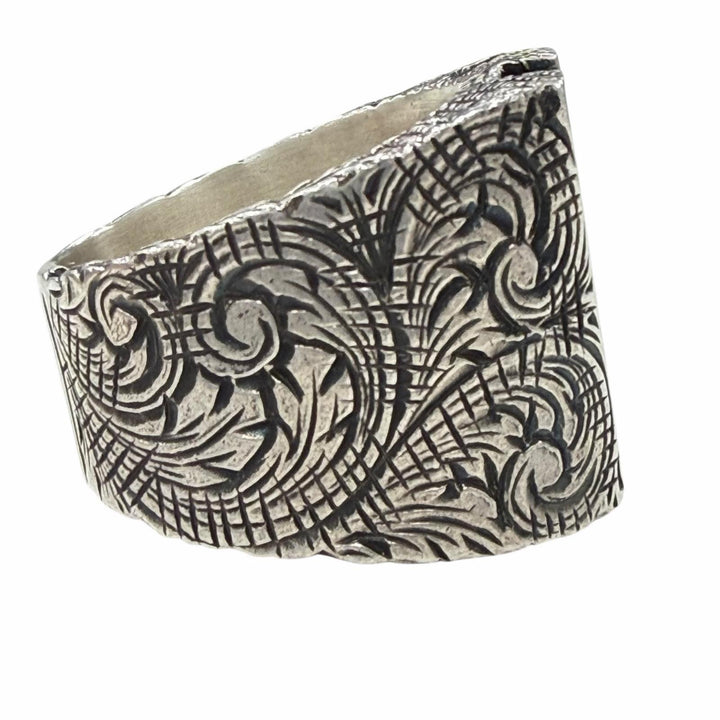 Great GUCCI Ring Arabesque Alphabet V Lettering Silver AG925 mens L