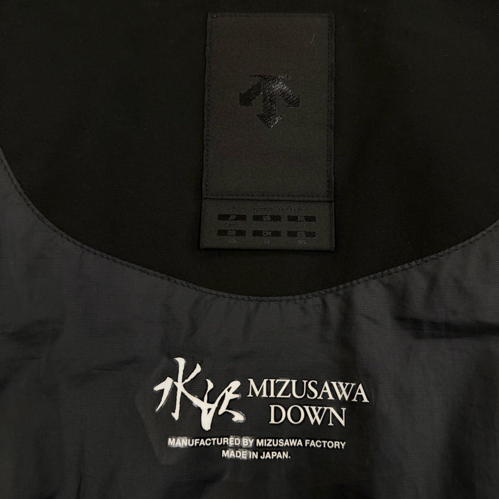Very Good DESCENTE ALLTERRAIN MIZUSAWA DOWN Down jacket black M DAMYGK30U