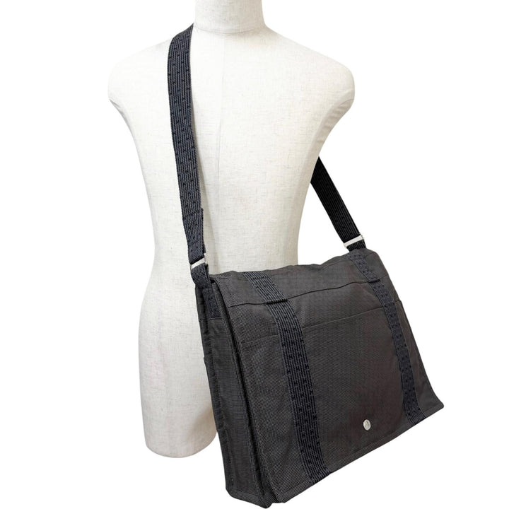 Great HERMES Shoulder Bag Her Line Bassus MM Serie Button Messenger Bag