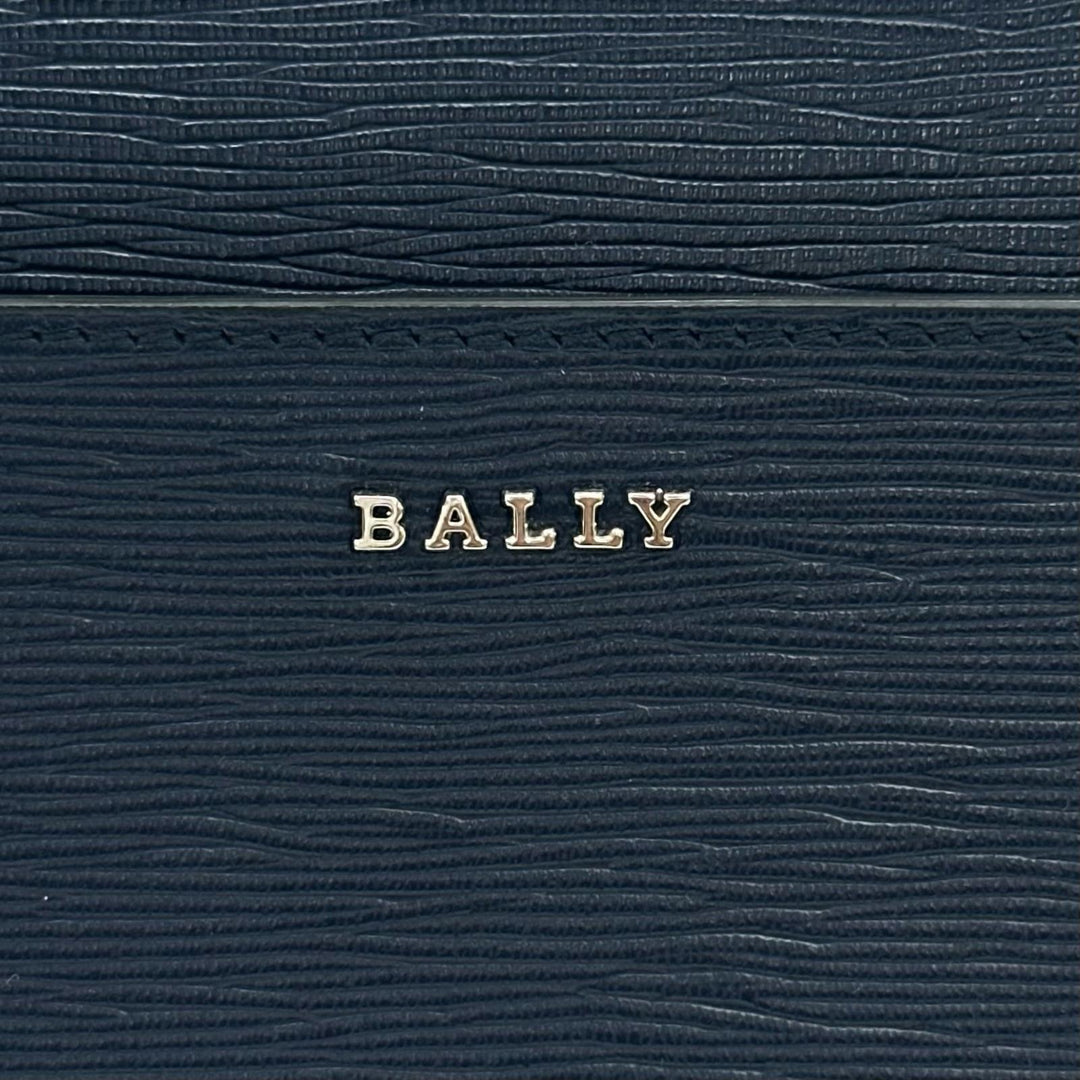 Excellent BALLY Clutch bag LEDDON Comes with a logo metal pouch. Navy leather