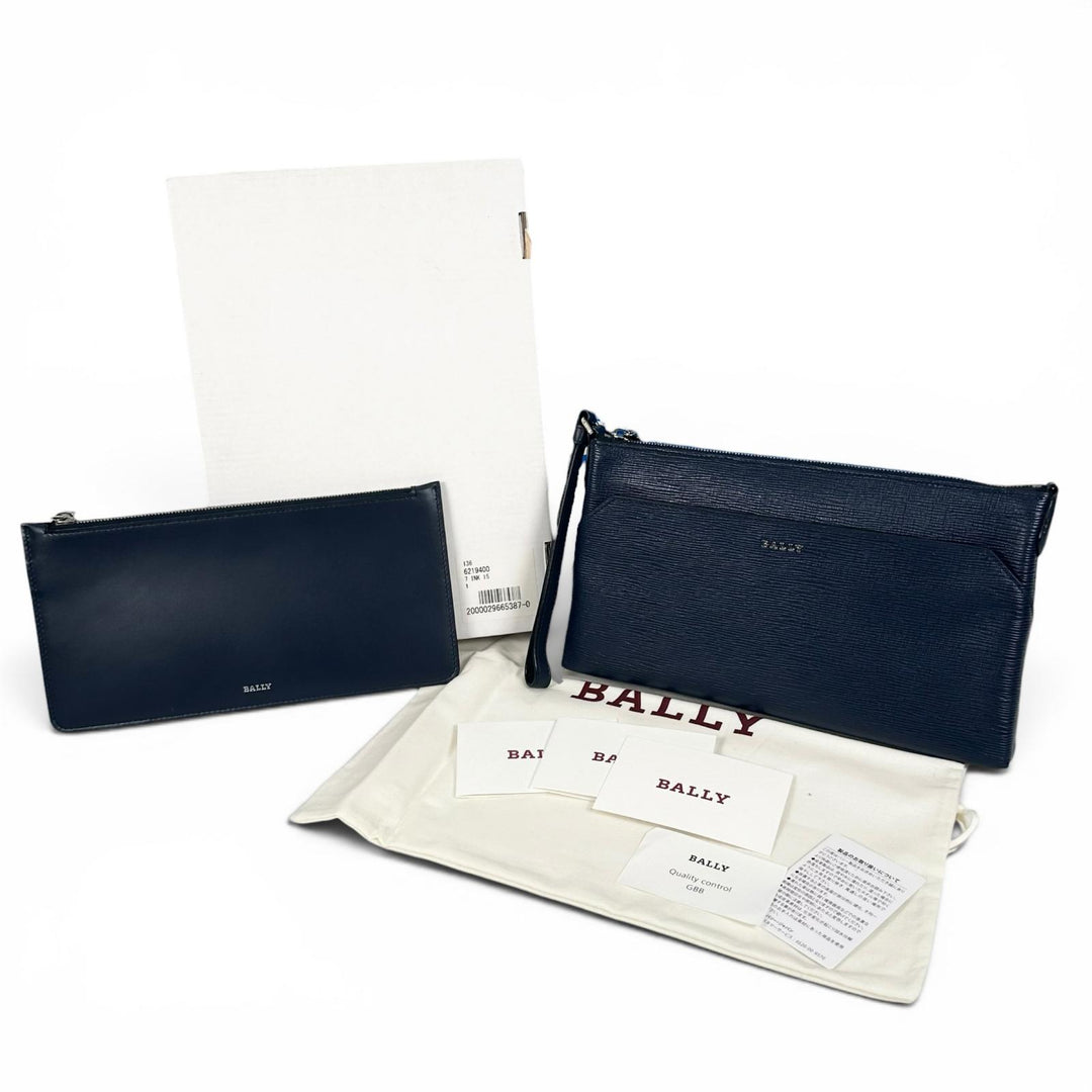 Excellent BALLY Clutch bag LEDDON Comes with a logo metal pouch. Navy leather