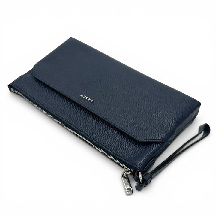 Excellent BALLY Clutch bag LEDDON Comes with a logo metal pouch. Navy leather