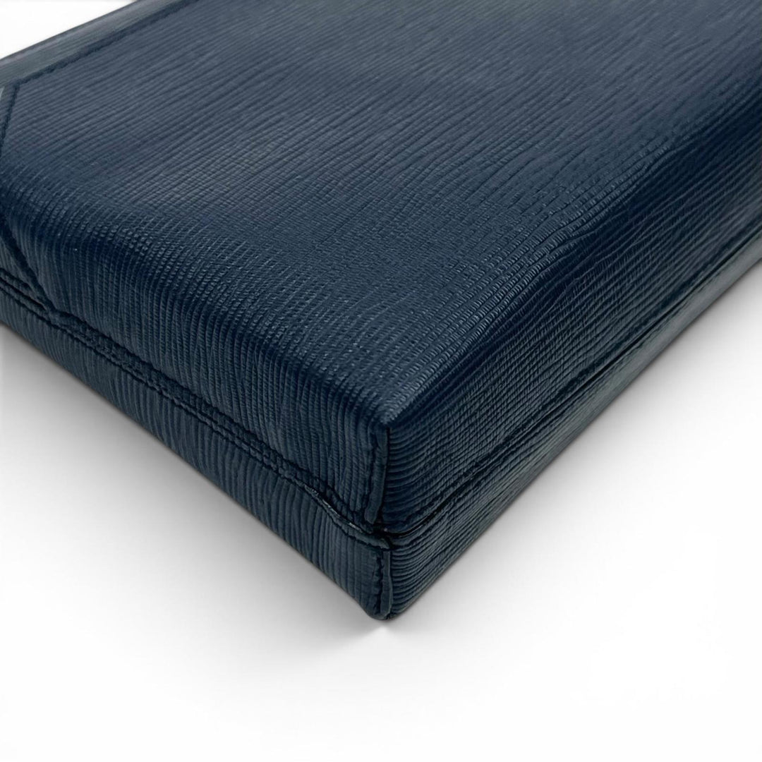 Excellent BALLY Clutch bag LEDDON Comes with a logo metal pouch. Navy leather