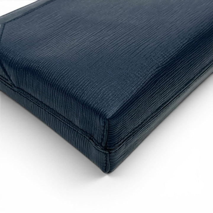 Excellent BALLY Clutch bag LEDDON Comes with a logo metal pouch. Navy leather