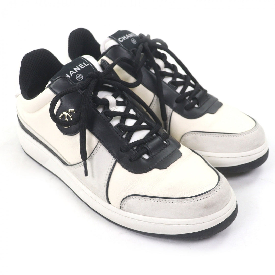 Great CHANEL Low cut sneakers COCO Mark Ivory leather mens 42 G45213