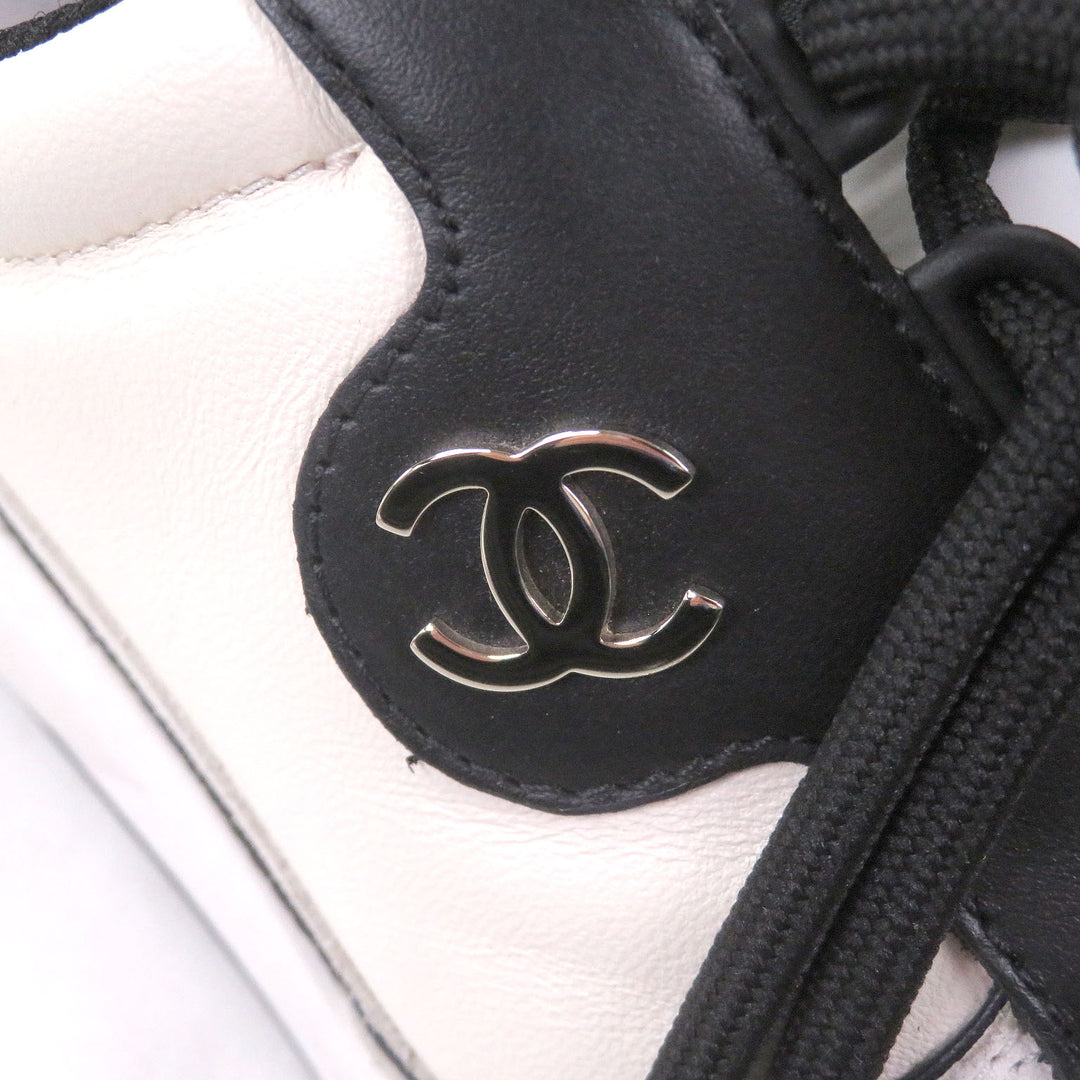 Great CHANEL Low cut sneakers COCO Mark Ivory leather mens 42 G45213