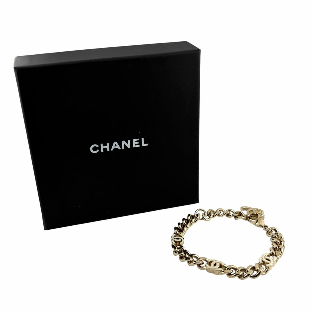 Great CHANEL bracelet gold Women B22S AB8299