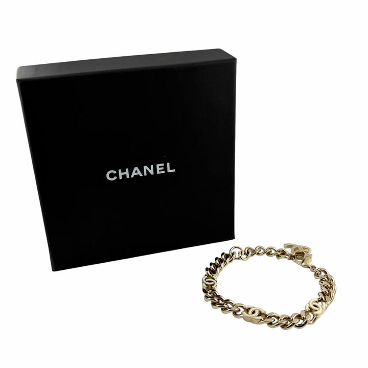 Great CHANEL bracelet gold Women B22S AB8299