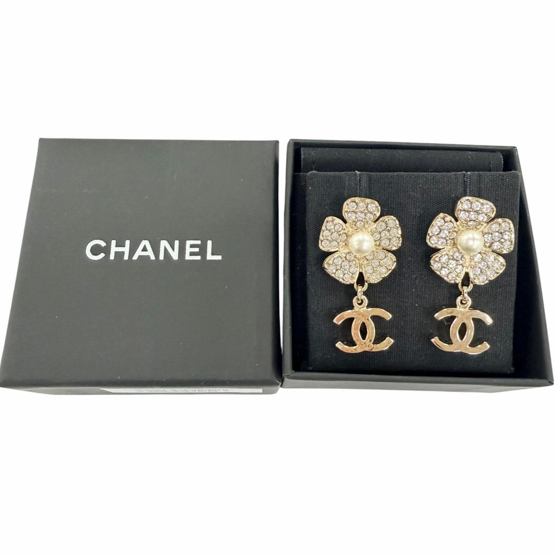 Excellent CHANEL Pierce COCO Mark Pearl Bijou Flower gold Women B23S