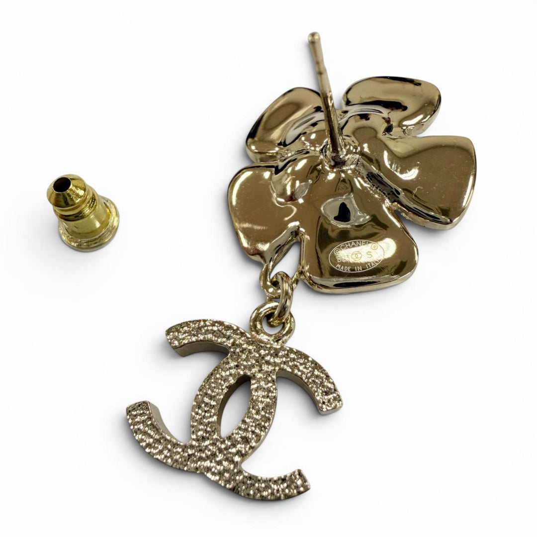 Excellent CHANEL Pierce COCO Mark Pearl Bijou Flower gold Women B23S