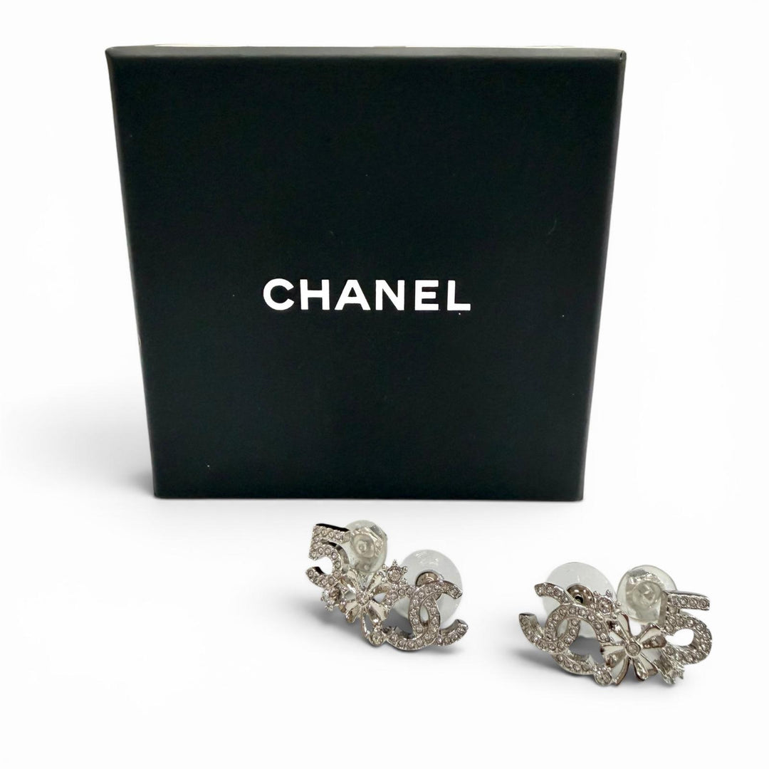 Excellent CHANEL Pierce Silver Women B23P