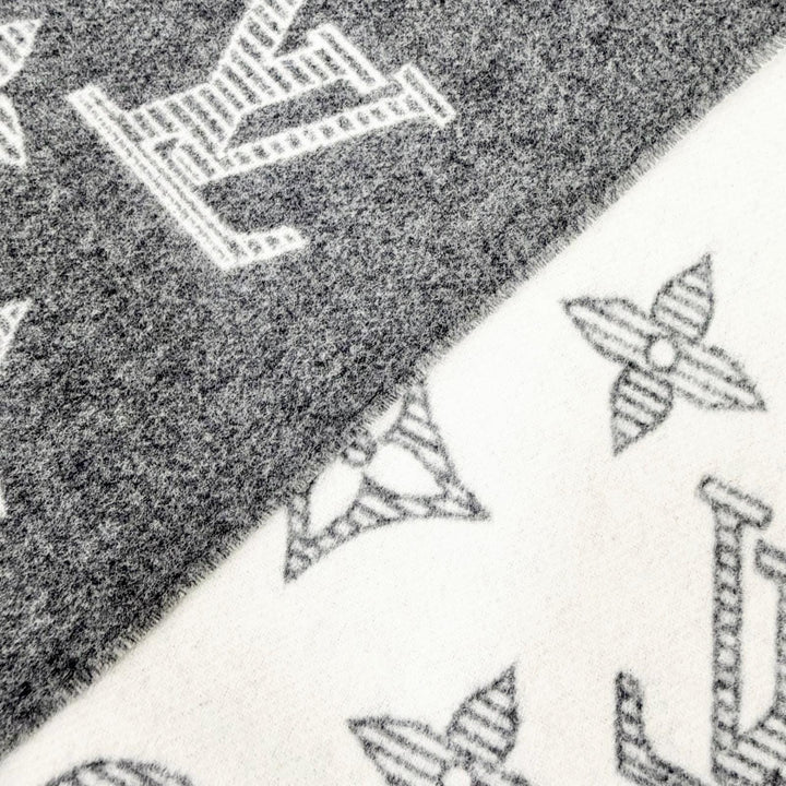 Pristine LOUIS VUITTON Scarf Muffler Monogram Shadow Large format Gris M79126