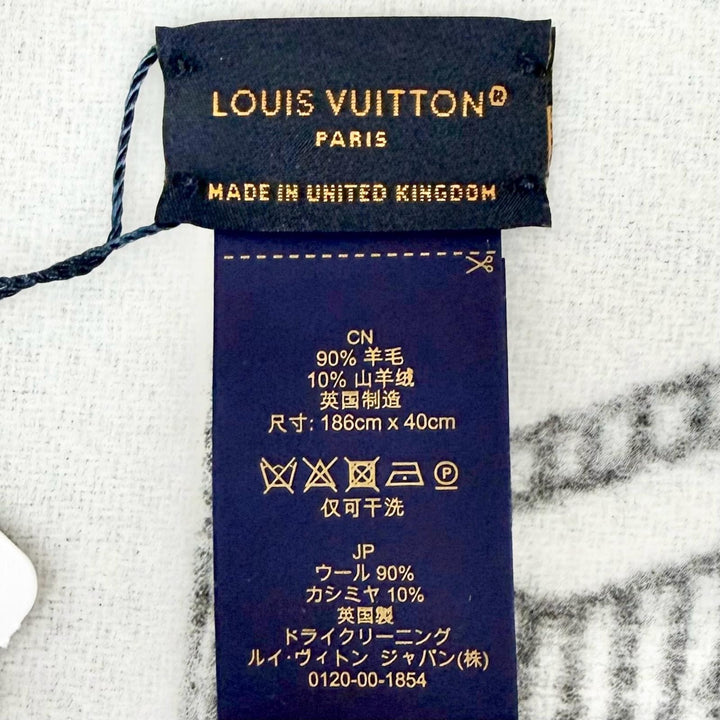 Pristine LOUIS VUITTON Scarf Muffler Monogram Shadow Large format Gris M79126