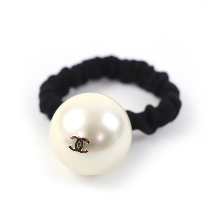 Excellent CHANEL hair accessory COCO Mark Faux Pearl Hair Tie Pearl white F20V