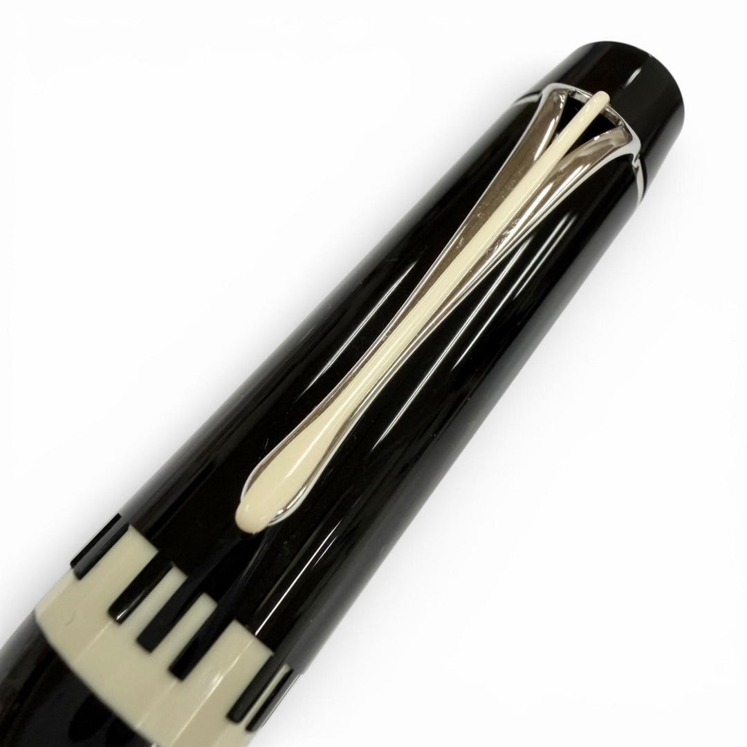 Excellent MONTBLANC fountain pen Donation Pen Herbert von Karajan black 18K mens