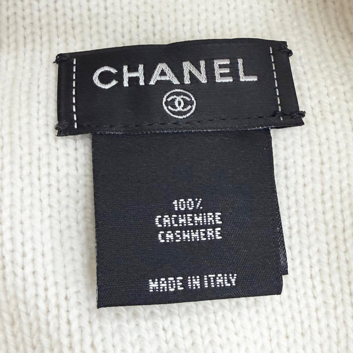 Great CHANEL Knit cap COCO Mark Heart Rhinestone Knit Hat white cashmere Women