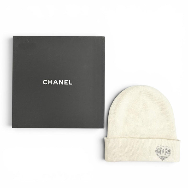 Great CHANEL Knit cap COCO Mark Heart Rhinestone Knit Hat white cashmere Women