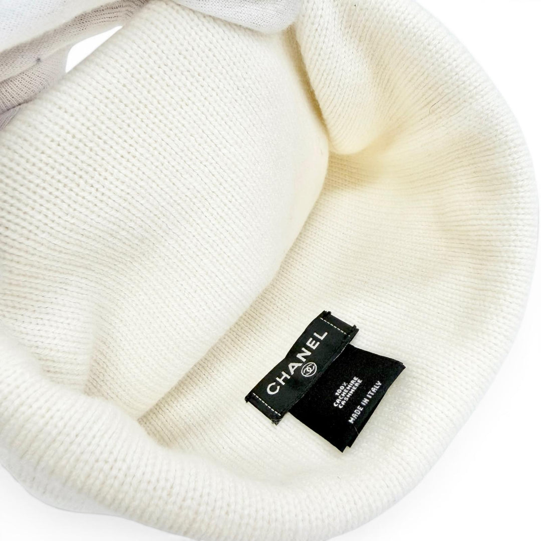 Great CHANEL Knit cap COCO Mark Heart Rhinestone Knit Hat white cashmere Women