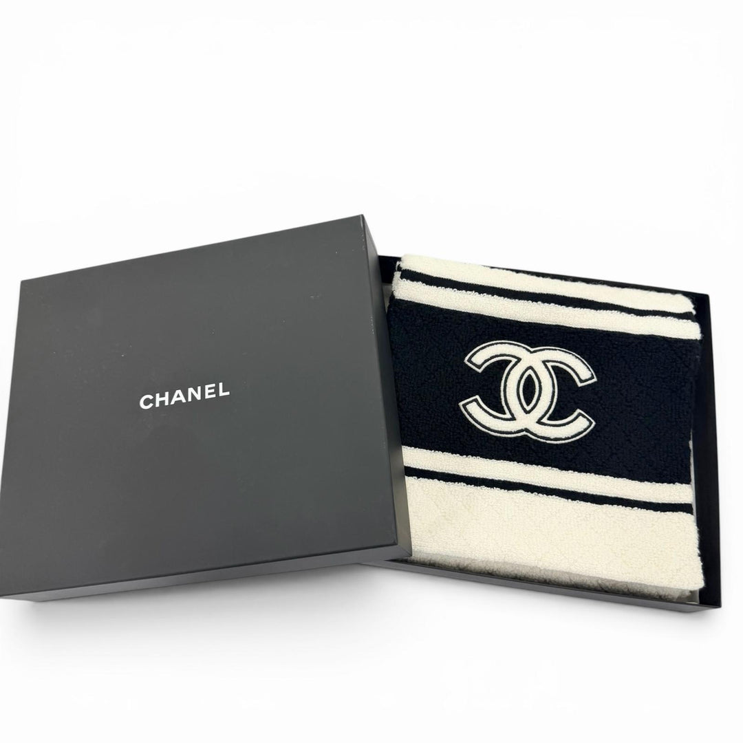 Excellent CHANEL Scarf Matelassé COCO Mark Large Shawl black cashmere Women 19B