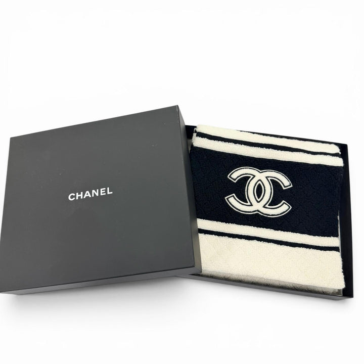 Excellent CHANEL Scarf Matelassé COCO Mark Large Shawl black cashmere Women 19B