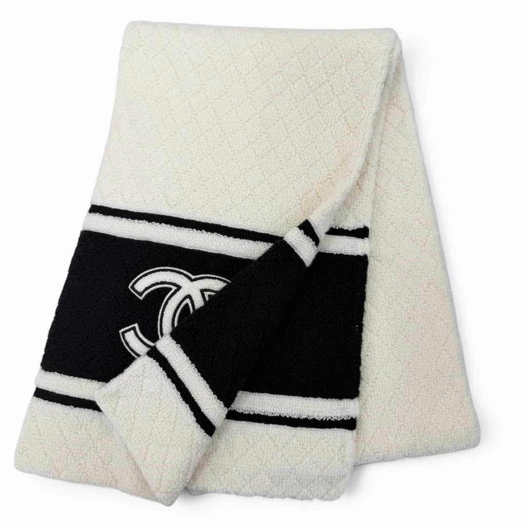 Excellent CHANEL Scarf Matelassé COCO Mark Large Shawl black cashmere Women 19B