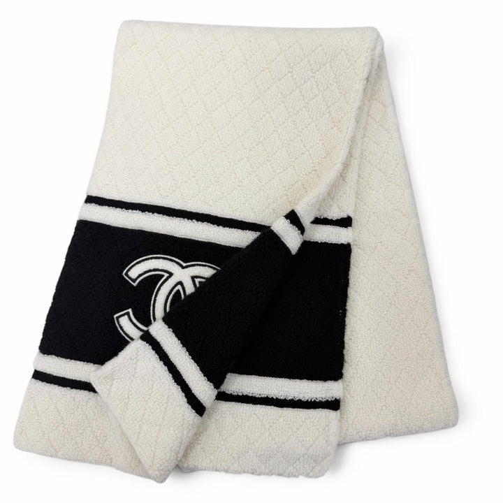 Excellent CHANEL Scarf Matelassé COCO Mark Large Shawl black cashmere Women 19B