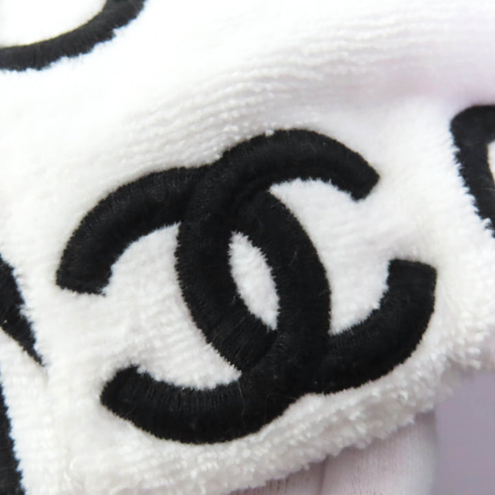 Excellent CHANEL cap COCO Mark Logo Design white cotton Women L 23M
