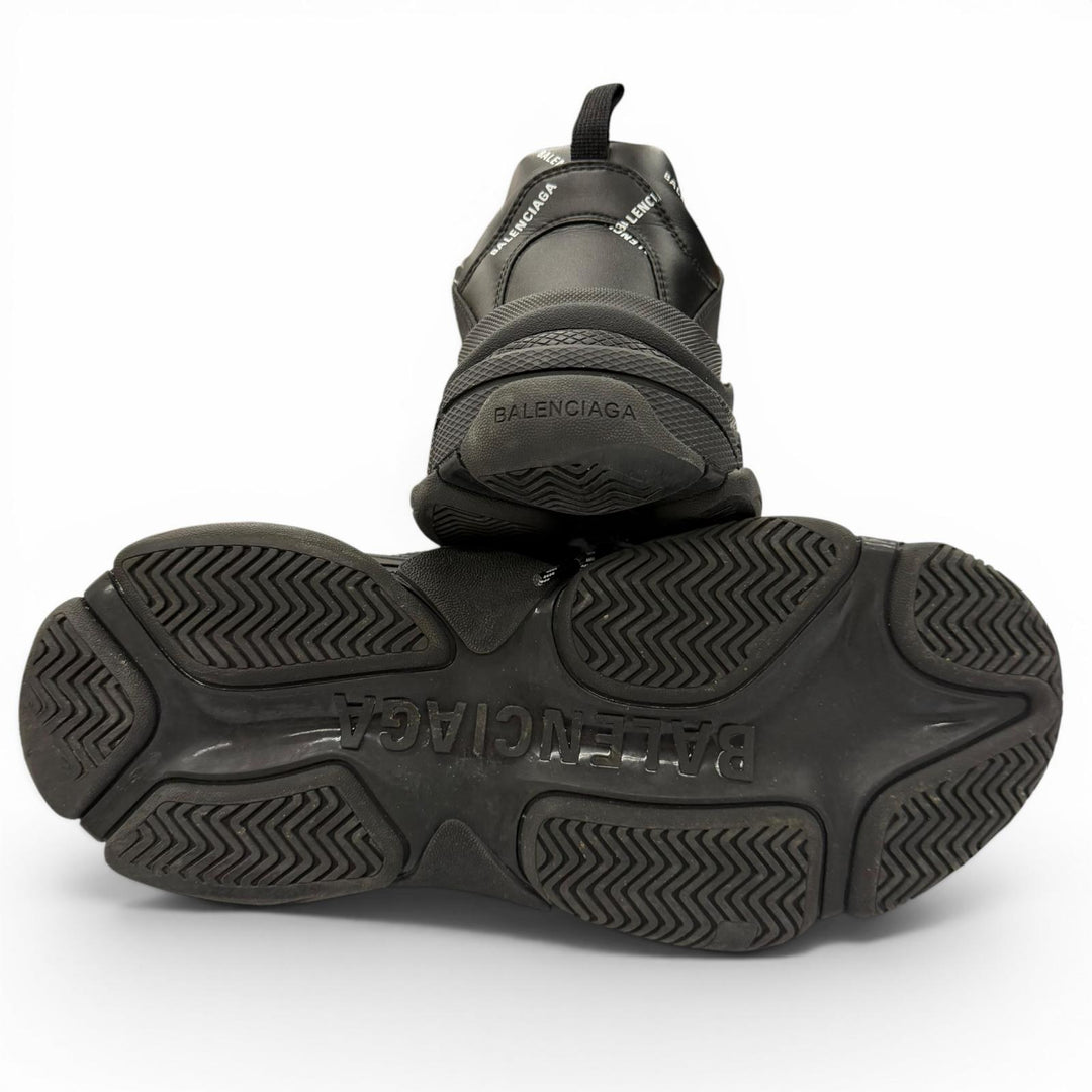 Great BALENCIAGA sneakers Triple S black leather mens 42 536737