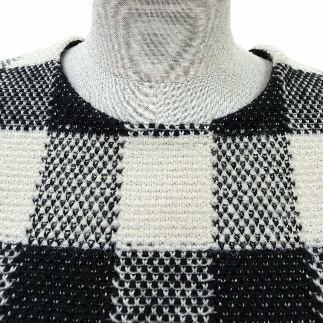 Pristine Christian Dior two-piece set BEE embroidered sleeveless knit/wrap skirt